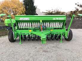 LINA 3000/23 TWIN DISC WITH FERTILIZER BOX - picture0' - Click to enlarge