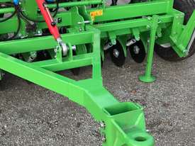 LINA 3000/23 TWIN DISC WITH FERTILIZER BOX - picture1' - Click to enlarge