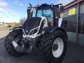 Valtra  T174 FWA/4WD Tractor - picture0' - Click to enlarge