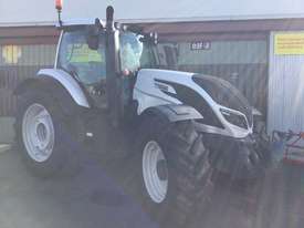 Valtra  T174 FWA/4WD Tractor - picture1' - Click to enlarge