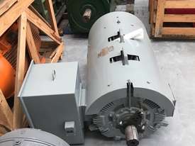 220 kw 300 hp 4 pole 415 volt 315 frame AC Electric Motor - picture0' - Click to enlarge