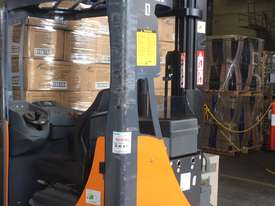 Forklift High reach - picture0' - Click to enlarge