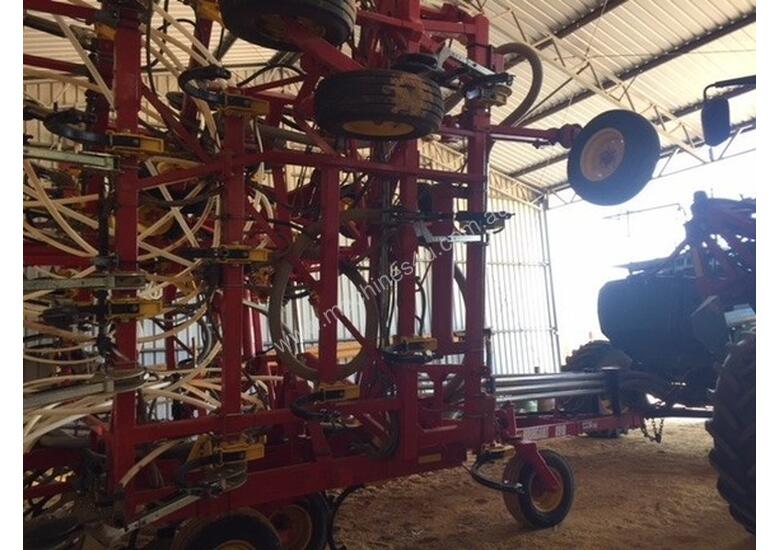 Used 2012 bourgault 2012 Bourgault 8910 Air Drills Seeder in DALWALLINU, WA