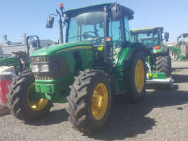 John Deere 5820 FWA/4WD Tractor - picture0' - Click to enlarge