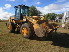 Wheeled Loader CL842 - picture0' - Click to enlarge