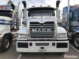 2008 Mack Trident - picture1' - Click to enlarge