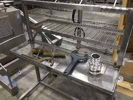 Vacuum Filler with bin lifter - picture0' - Click to enlarge
