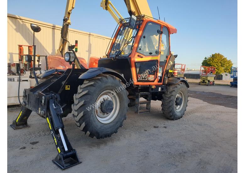 caption JLG telehandler 4017