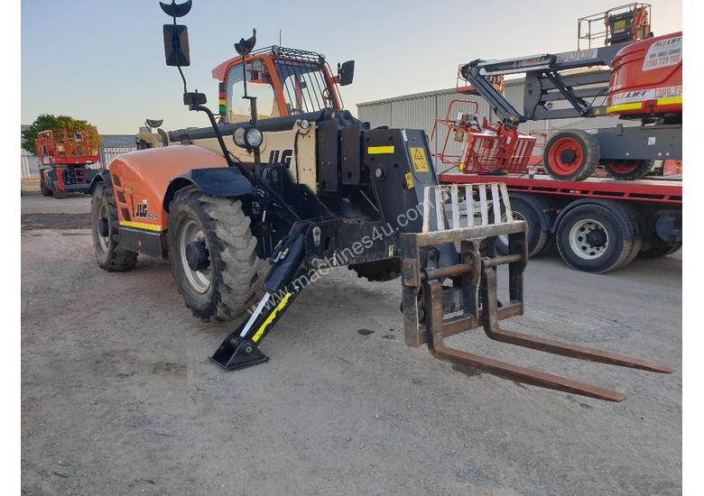 caption JLG telehandler 4017