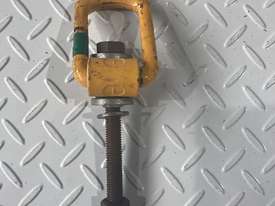 Yoke Swivel Lifting Point G100 WLL 1 Tonne 8-211-010 - picture2' - Click to enlarge