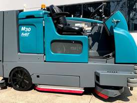 TENNANT M30 SWEEPER / SCRUBBER - GREAT CONDITION ! - picture1' - Click to enlarge