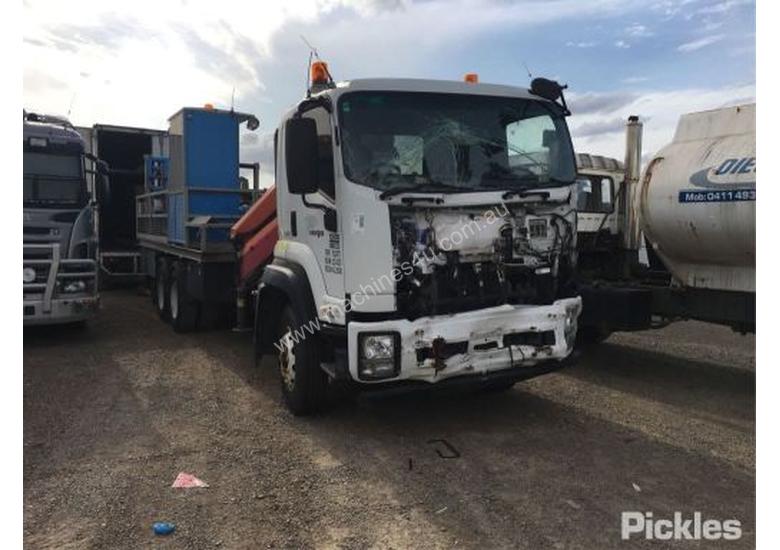 caption 2011 Isuzu F Series