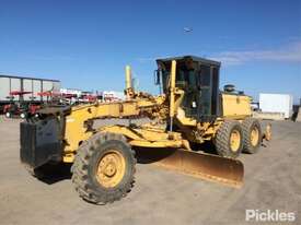 2002 Komatsu GD530A-2CY - picture0' - Click to enlarge