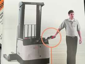 Electric Crown Walkie Reach Stacker. 4.87M Reach and 1.5T lift capacity - picture1' - Click to enlarge