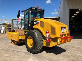 CATERPILLAR CS76 Vibratory Single Drum Smooth - picture1' - Click to enlarge