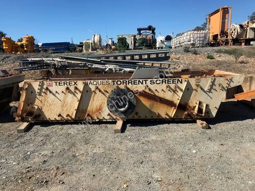 TEREX JAQUES 16'x6'x2 DECK VIBRATING SCREEN