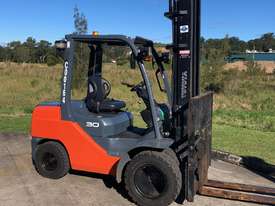 Toyota Economy Class 3.0 Tonne Diesel Forklift in good condition - picture0' - Click to enlarge