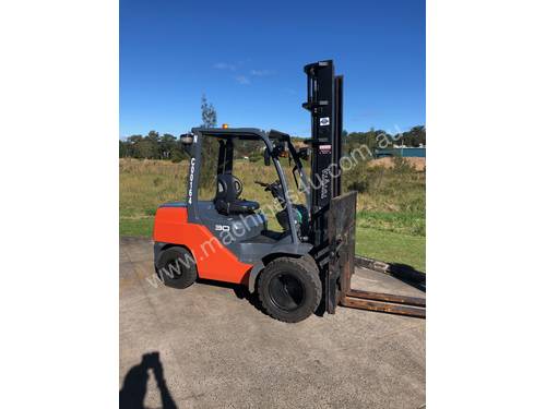 Toyota Economy Class 3.0 Tonne Diesel Forklift in good condition