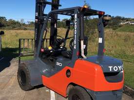 Toyota Economy Class 3.0 Tonne Diesel Forklift in good condition - picture1' - Click to enlarge