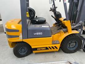 Victory VF25D Diesel Forklift - picture0' - Click to enlarge