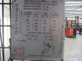 Raymond DR32TT reach truck in good condition - picture2' - Click to enlarge