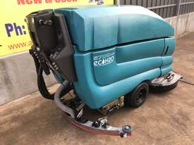Tennant 5700 industrial scrubber great condition and ready to go! - picture0' - Click to enlarge