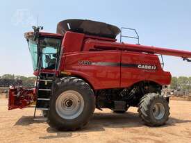 Case IH 7140 Axial Flow Combine & 3152 Draper Front - picture0' - Click to enlarge