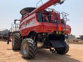 Case IH 7140 Axial Flow Combine & 3152 Draper Front - picture1' - Click to enlarge