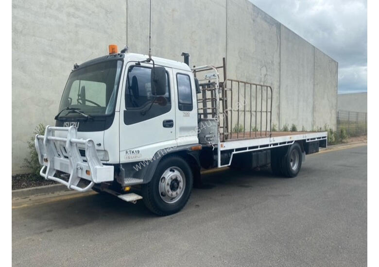 caption Isuzu FSR700 Tray Truck