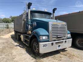 Mack Trident - picture0' - Click to enlarge