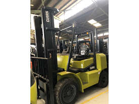 4.5t LPG CLARK Forklift - Clearview Mast - picture0' - Click to enlarge