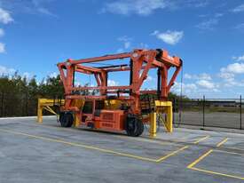 COMBILIFT STRADLE CONTAINER CARRIER - picture0' - Click to enlarge