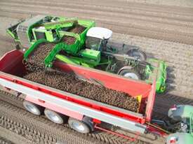 AVR PUMA 3 self propelled potato harvester - picture2' - Click to enlarge