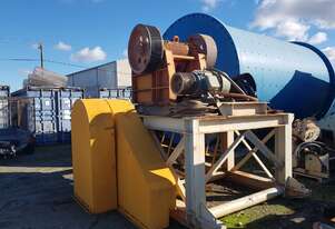   24 x 15 Jaw crusher on stand