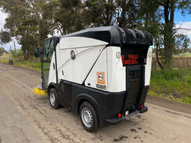MacDonald Johnston CN101 Sweeper Sweeping/Cleaning - picture2' - Click to enlarge