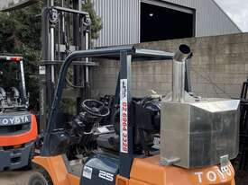 Toyota 02-7FD25 Forklift - picture0' - Click to enlarge