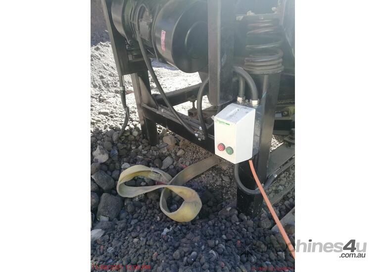 caption Heavy Duty Vibratory Soil Gravel Screener