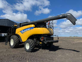 New Holland CR9090 Header(Combine) Harvester/Header - picture1' - Click to enlarge