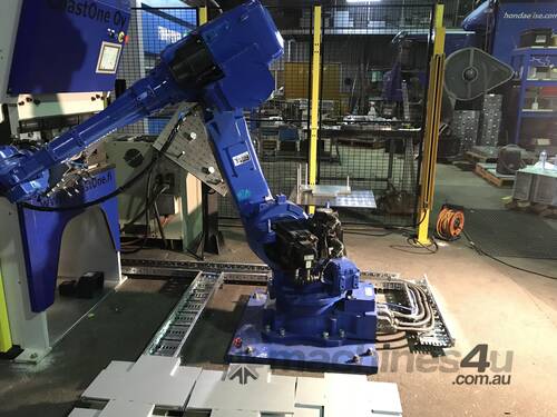 Industrial Robotic Machine Tending System  