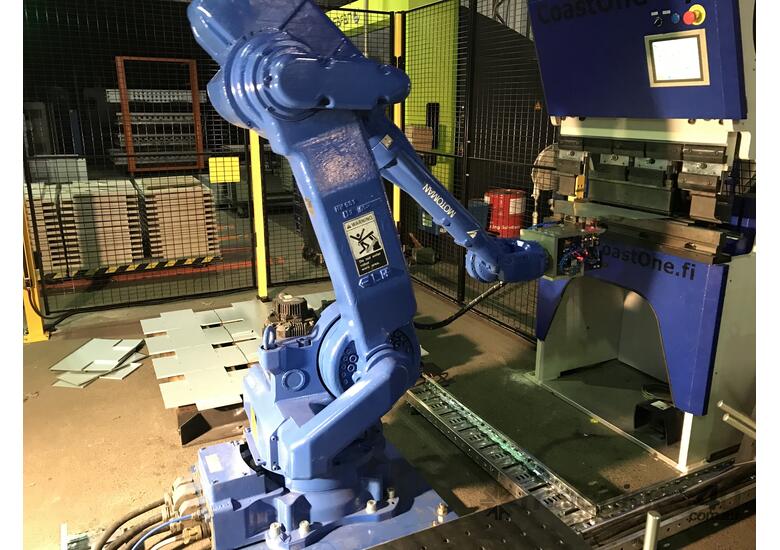 Industrial Robotic Machine Tending System  