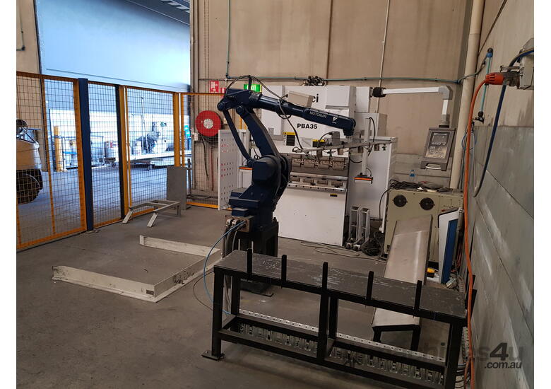 Industrial Robotic Machine Tending System  