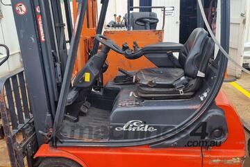 Linde 1.6T Electric Forklift with Container Mast