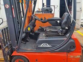 Linde 1.6 Tonne Electric Forklift with Container Mast - picture0' - Click to enlarge