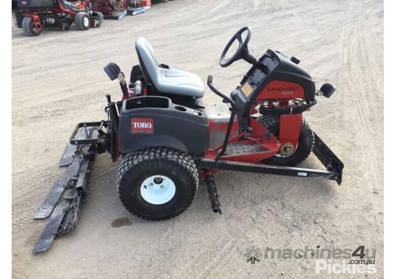 Used toro 2012 Toro Sand Pro 3020 Cab Chassis in , Listed on Machines4u