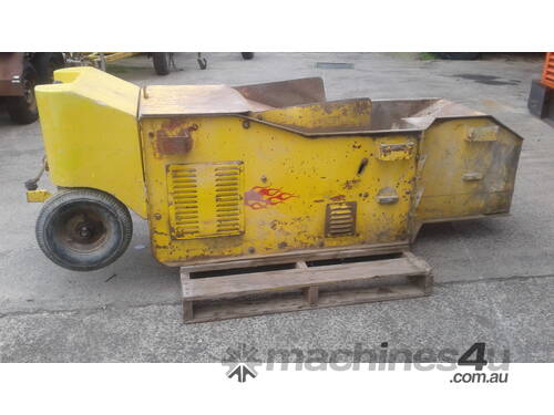 Arrow 770 / Dart kerb machine , ex council , 3 moulds