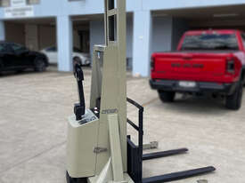 Crown 1T Walkie Stacker Forklift FOR SALE - picture0' - Click to enlarge