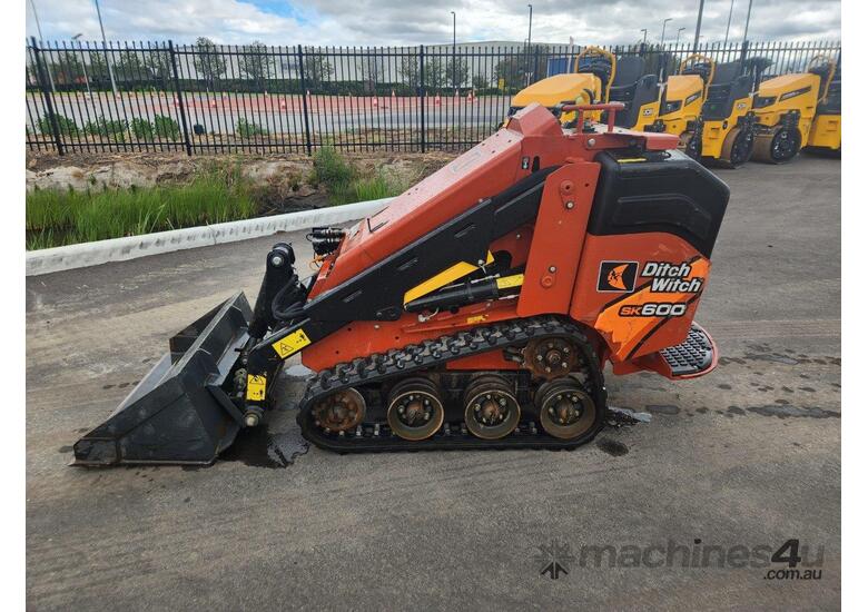 Used 2017 ditch witch 2017 DITCH WITCH SK600 MINI LOADER U4393 Tracked