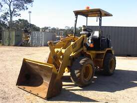 Caterpillar wheel loader 902B - picture2' - Click to enlarge