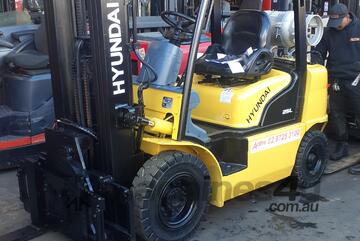 ACTIVE FORKLIFTS - 2008 Hyundai Container Entry Forklift with rotator for sale-2.5 ton capacity 4.3m ACTIVE FORKLIFTS - 2008 Hyundai Container Entry Forklift with rotator for sale-2.5 ton capacity 4.3m