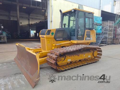 KOMATSU D39PX-21  LOW HOURS 2468 , EX JAPAN ARRIVES AUSTRALIA December 23 ,  VERY GOOD CONDITION , 